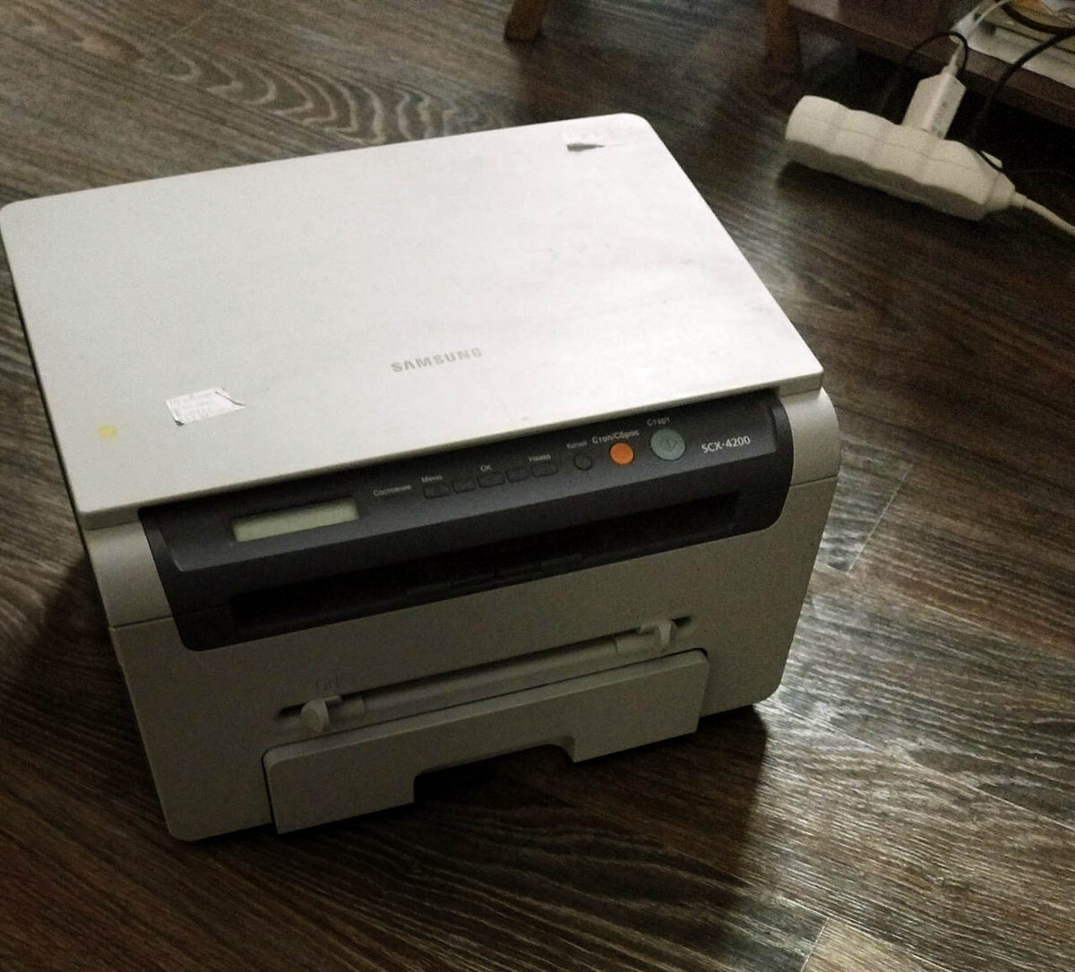 Самсунг  SCX 4200. В интернет-описаниях сказано о нем: "Не покупайте этот принтер, он сильно устарел".