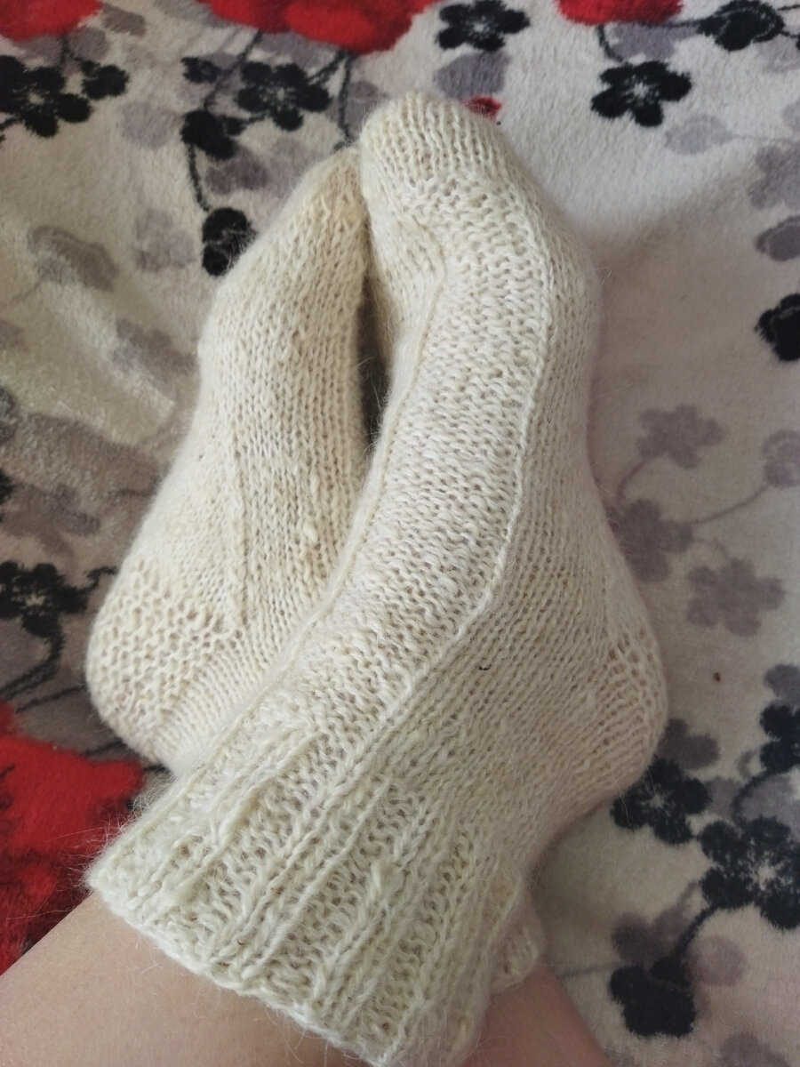 Носки из деревенской 100% ангоры. Фото моей работы из личного архива.