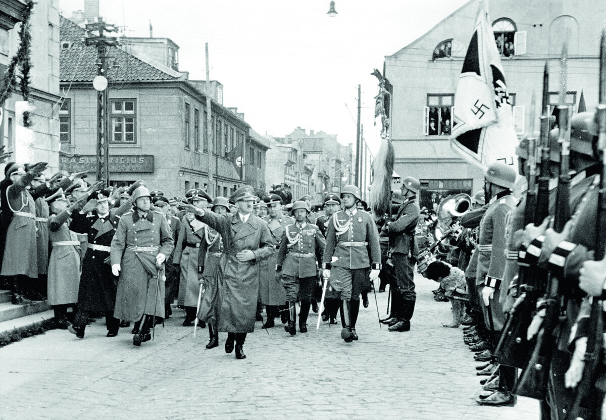 В 1938 Литва отказалась от Вильно. В 1939 году Литва отдала Мемель Германии. Сама.