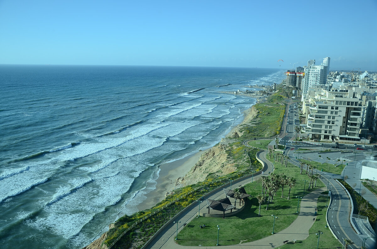 Нетания. Этот вид из окна отеля мне снится уже три года. Фото из личного архива автора