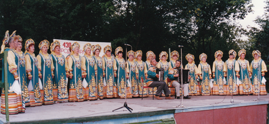 Творческий  самодеятельный  хор  птицеводов-операторов - народный коллектив. Фото 1996 года.