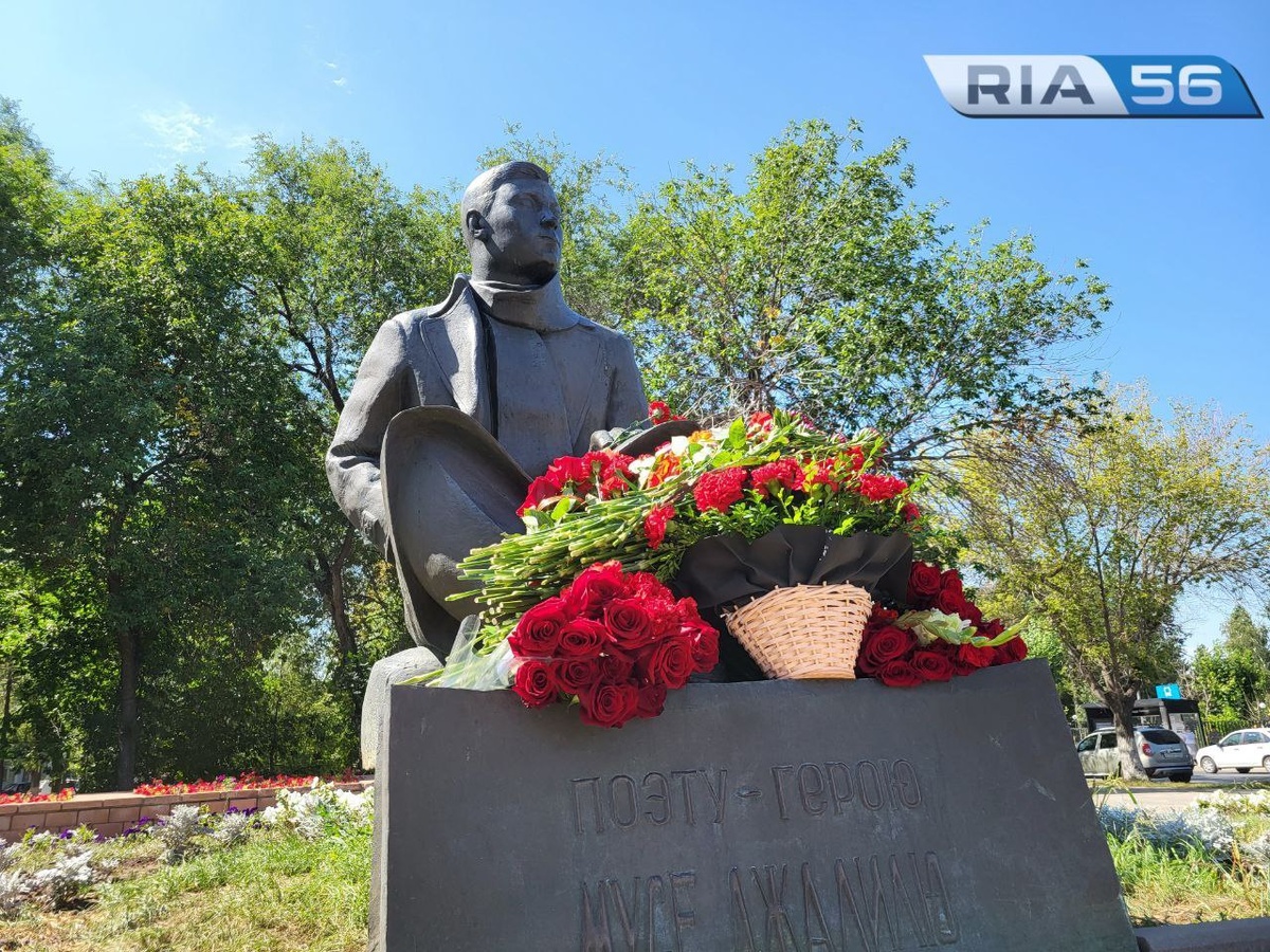    В Оренбург приехала семья знаменитого татарского поэта Мусы Джалиля Белов Михаил Александрович