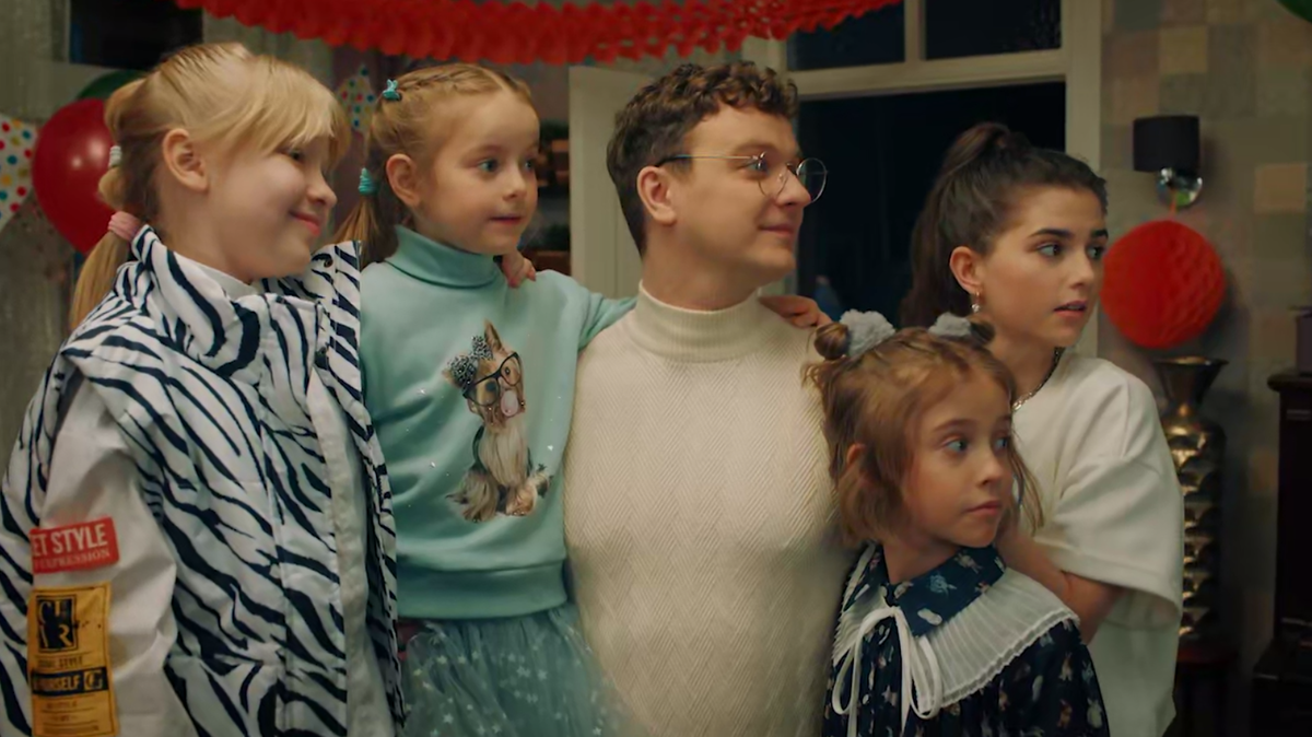 Скриншот из трейлера сериала "Папины дочки. Новые" от СТС и START