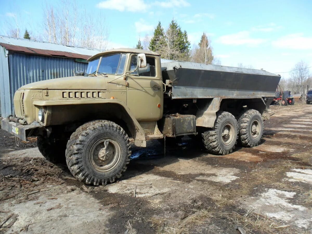 Автомобиль Урал 5557