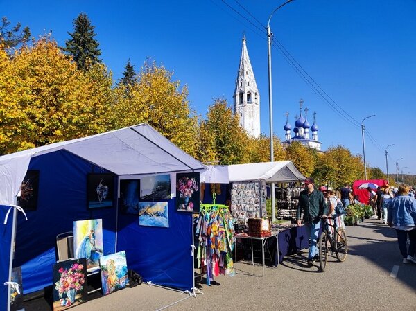    В Палехе на ярмарке можно купить "Патриота", "Президента" и настойку моли