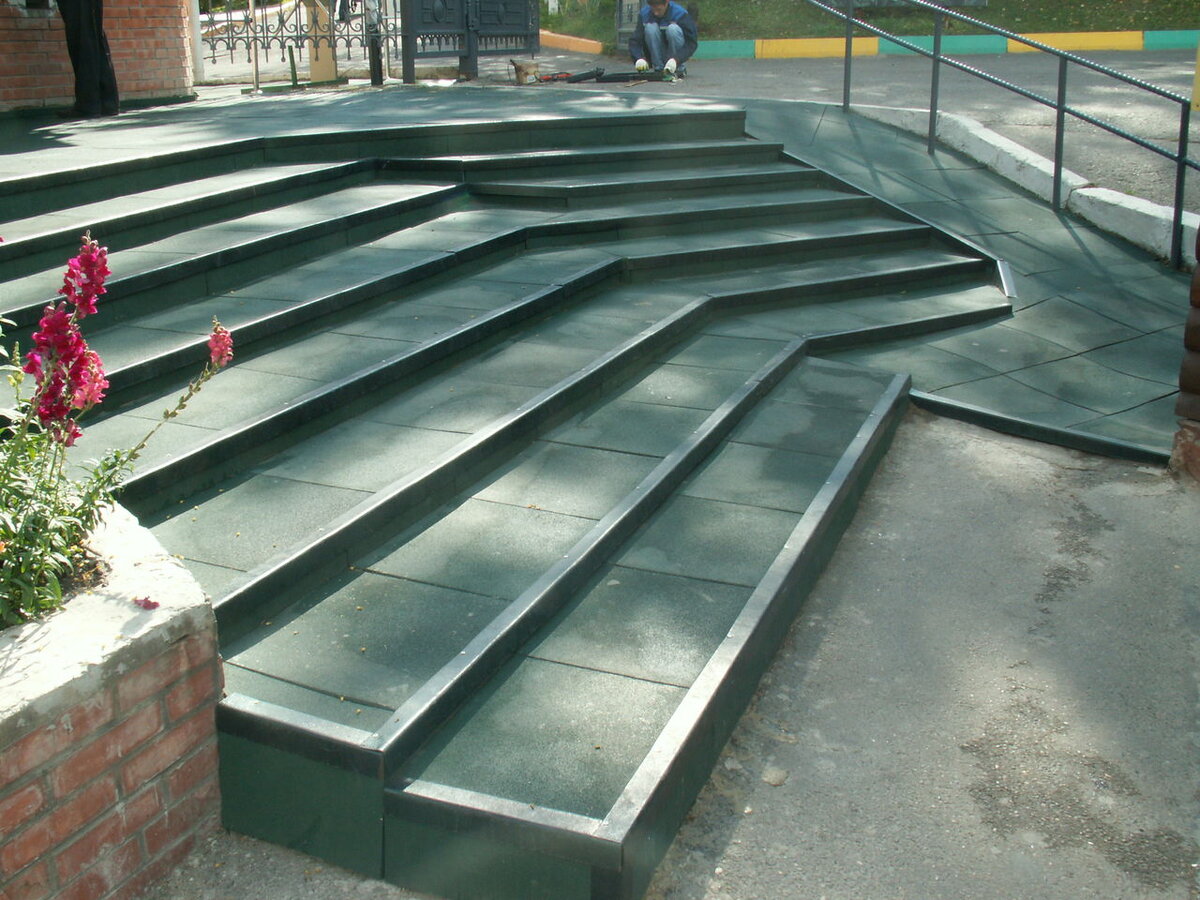  Резиновая плитка для облицовки лестницы