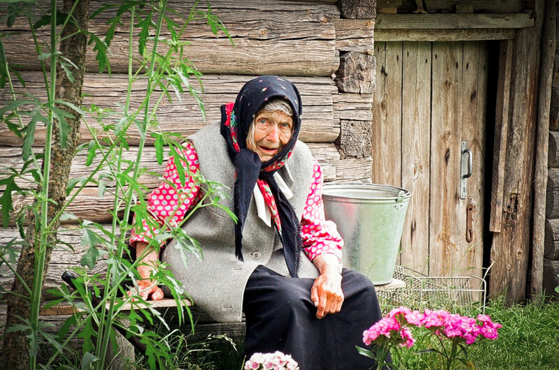 Фото бабушек на лавочке в деревне