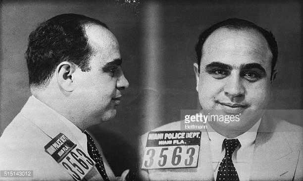 Аль Капоне, полицейское фото после задержания по обвинению в вымогательстве. Майями, штат Флорида.