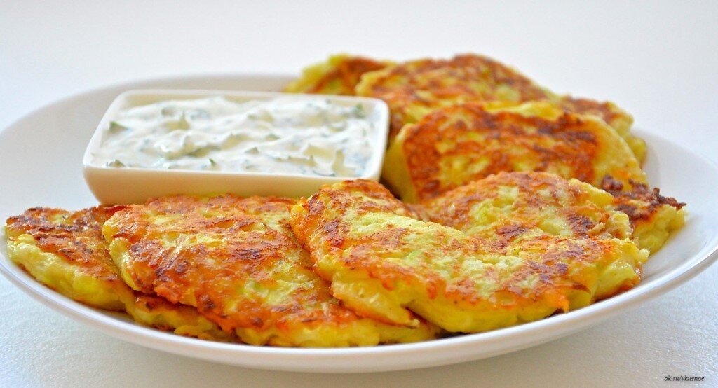 Вкуснейшие оладьи из кабачков с сыром и чесноком 