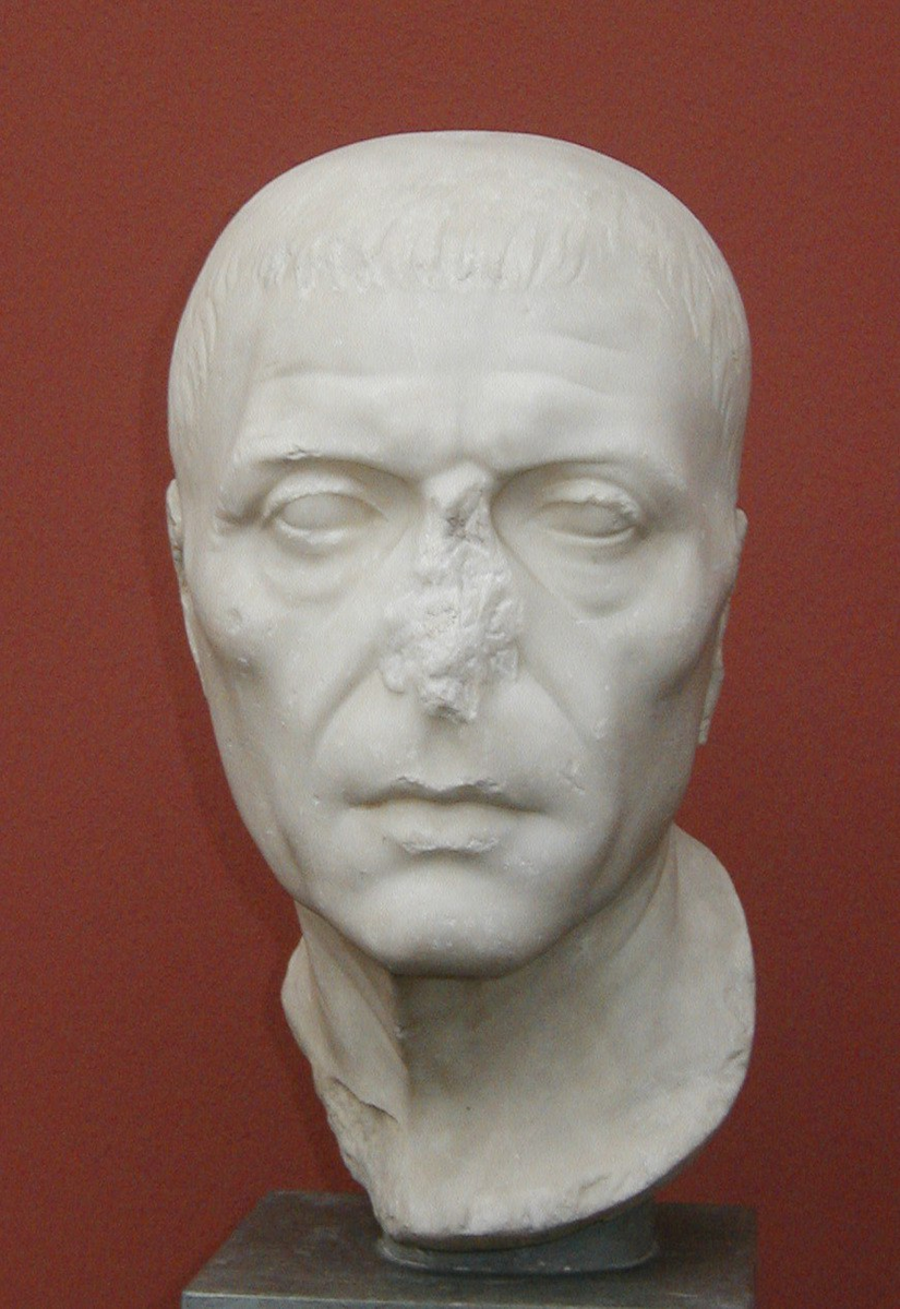 Наш главный герой собственной персоной, мраморный бюст.