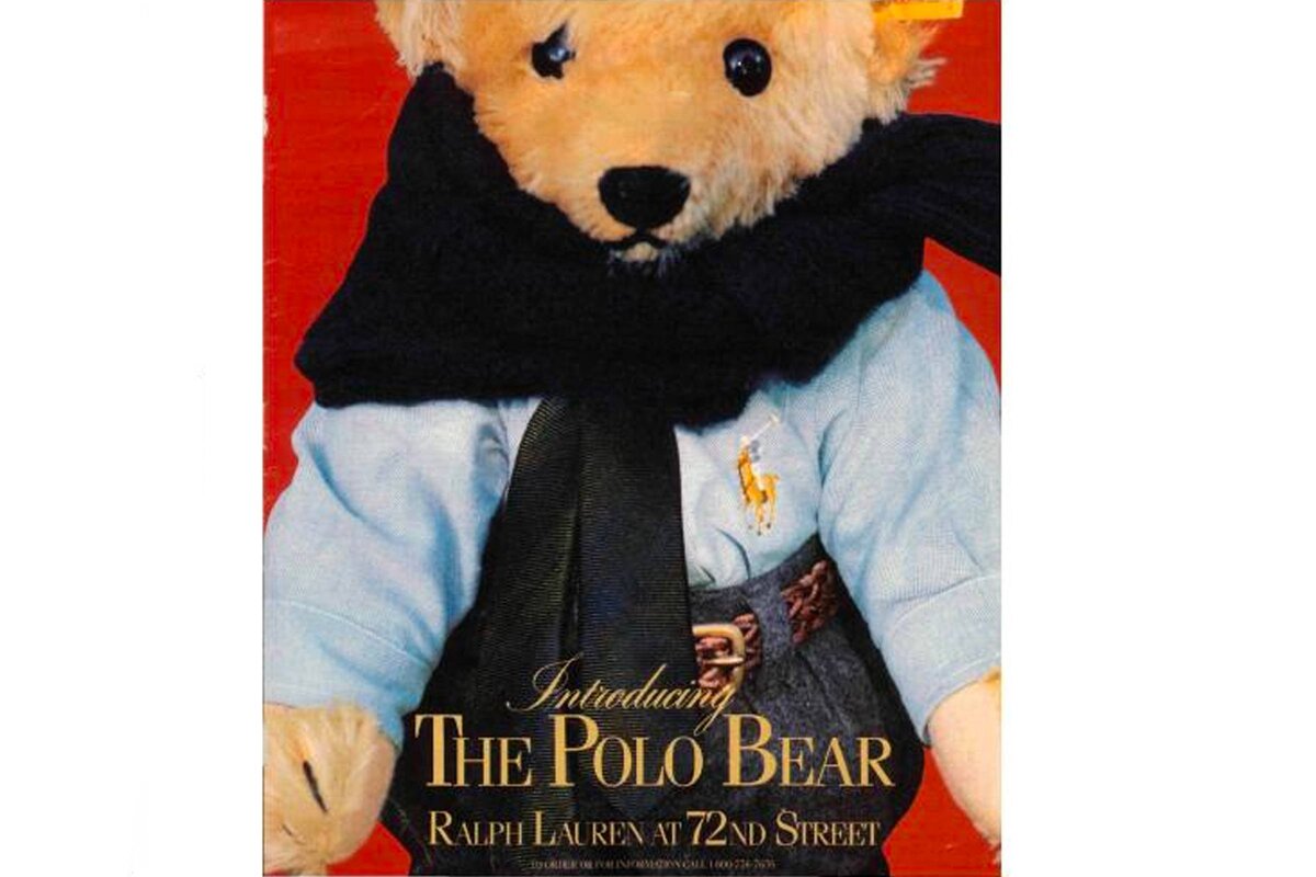 Рекламный плакат представления игрушек preppy bear в флагманском магазине Ralph Lauren на 72 Mad. avenue