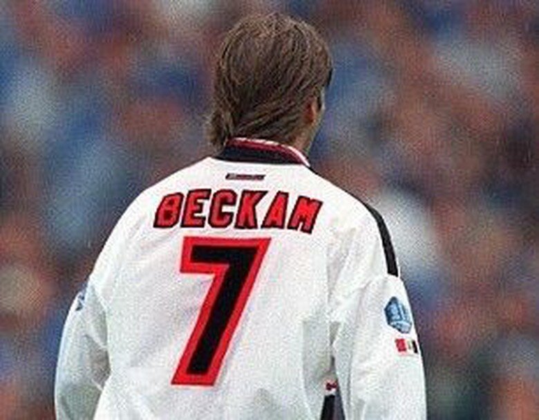 Правильное написание фамилии Дэвида Бэкхема «BECKHAM»
