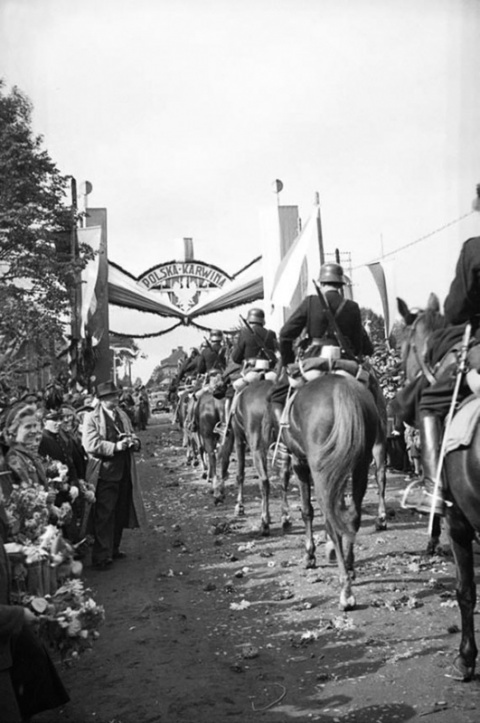 Части польской армии входят в оккупированный чехословацкий город Карвин