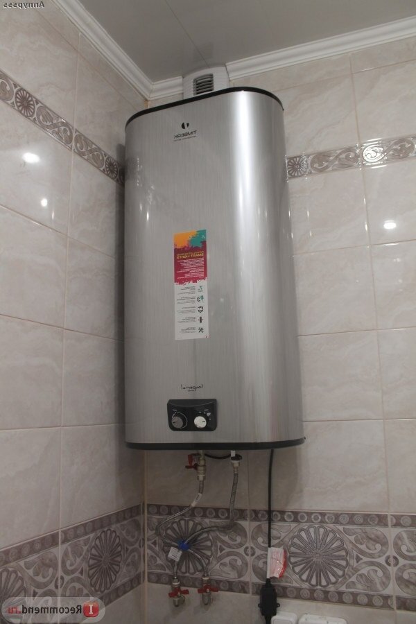 В этом случае установка электрического бойлера и самостоятельное приготовление горячей воды оказывается гораздо дешевле центрального горячего водоснабжения – во всяком случае – в Краснодаре. Поэтому довольно часто собственники квартир стали устанавливать электрические бойлеры, к сожалению используя услуги шабашников – и уже приходится сталкиваться с затоплением квартир по вине плохого монтажа бойлера.