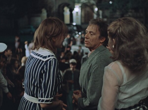 Стоп-кадр из фильма "Москва слезам не верит", 1979 г., реж. Владимир Меньшов