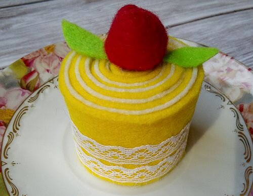 Пирожное из фетра