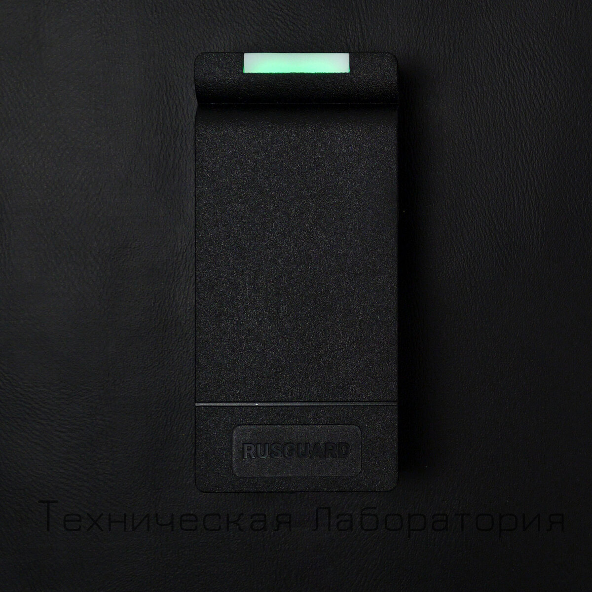 Черный квадрат Малевича с зеленой подсветкой: "Входите":)