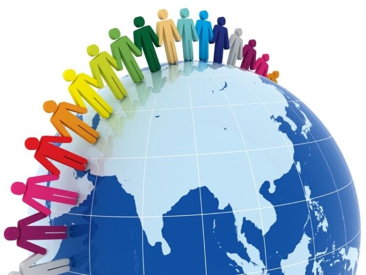 Развитие общин, ставящих себе культурно-просветительные цели, есть самое неотложное задание человечеству, самое повелительное требование Новой эпохи. Мир, погибающий от разъединения, должен начать собираться сначала в мелкие, потом в более крупные организации для защиты своего высшего достояния – культуры – от возможности повторного разрушения.