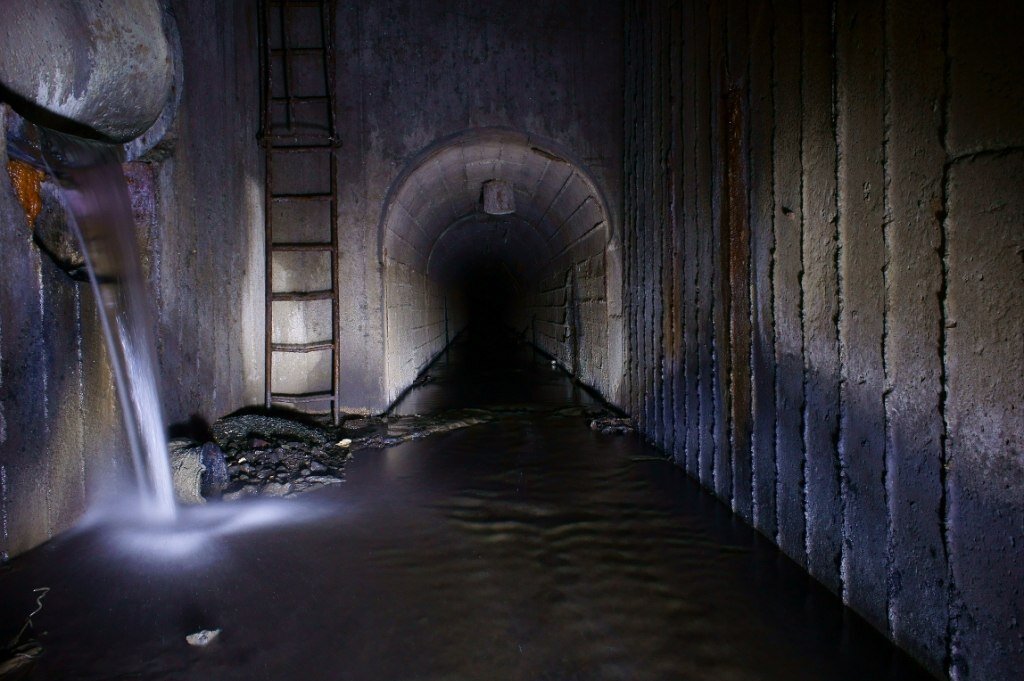 Своё начало речка берет  у железнодорожной больницы № 2, из небольшого, ныне засыпанного болота. От улицы Блюхера раньше по земле, а сейчас по подземным трубам Игуменка течет вдоль улицы Овчинникова, пересекая под землей железнодорожные пути и уже в Ленинском районе, около автодороги "Меридиан" трубы коллектора с её водами поворачивают на север.  
Есть упоминания, что в 1980-е гг. Игуменку можно было видеть на перекрестке ул. 3-го Интернационала и Труда, а также между зданиями агентства Аэрофлота и ул. Артиллерийской. Сегодня же речку можно увидеть рядом с домами 5-а и 7-а по улице Труда, там речка ненадолго выходит на поверхность, чтобы исчезнуть на территории хлебокомбината. Речка впадает в Миасс недалеко от автомобильного моста по улице Братьев Кашириных.Игуменка сильно загрязнена промышленными стоками. После постройки железной дороги, руководство станции распорядилось прокопать канал от товарной станции к речке и сливало туда грязную воду из станционной бани, после мытья вагонов и т.д. 