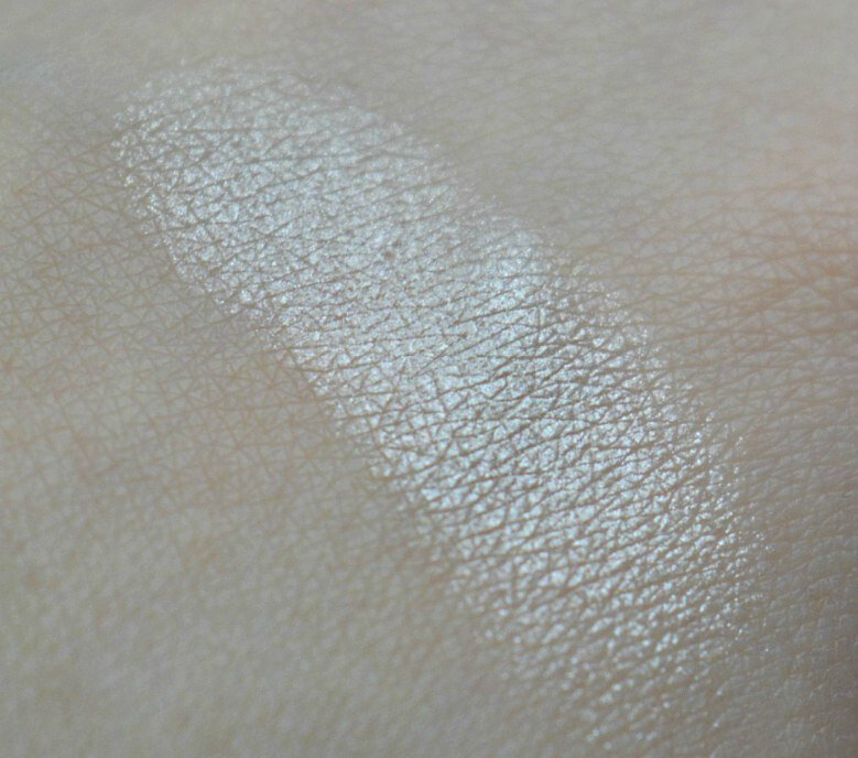 Catrice Absolute Eye Colour Mono в красивом оттенке # 860 "The Beauty And The Beige"