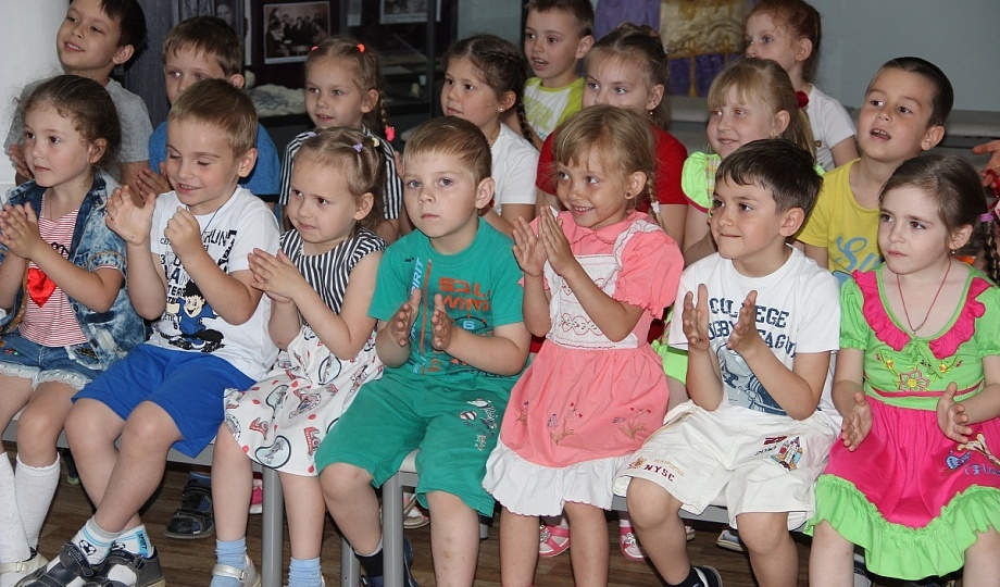 По случаю Международного дня защиты детей 1 июня 2019 года в Темрюкском историко-археологическом музее для воспитанников детских садов города состоится тематическое занятие «Что за чудо этот кукольный театр!». 
Детям расскажут об истории появления кукольных персонажей на мировых театральных подмостках, а также об основных видах кукол. После этого состоится спектакль «Заюшкина избушка». В завершении встречи дошкольники смогут примерить театральные куклы и почувствовать себя в роли актеров театра.

Тематическое занятие начнется в 12.00 в здании музея (Темрюк, ул. Ленина, 28). Одновременно с этим состоится мультимедийная акция «Эта земля твоя и моя!».
