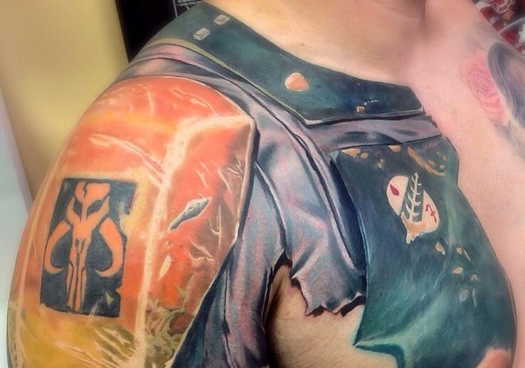 "Наплечник мандалорской брони" татуировка