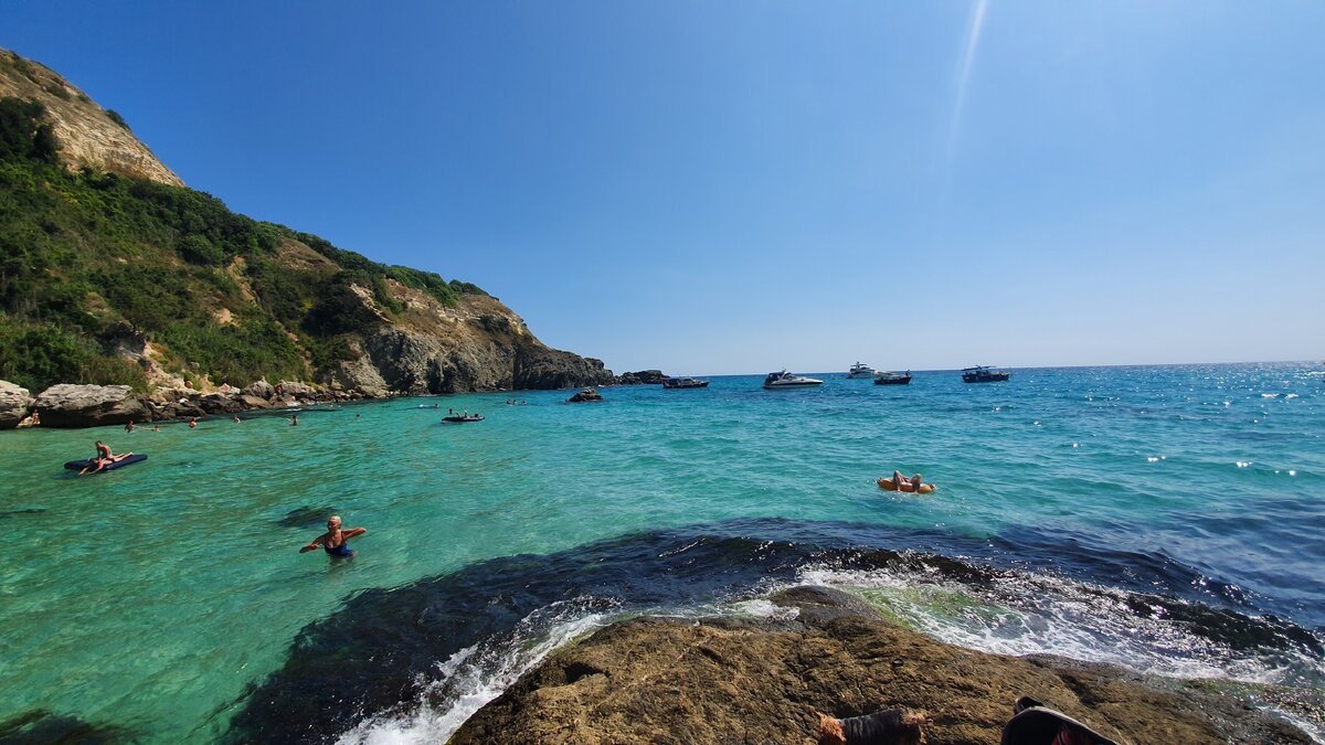 Севастополь, июль 2019, дикий пляж баунти