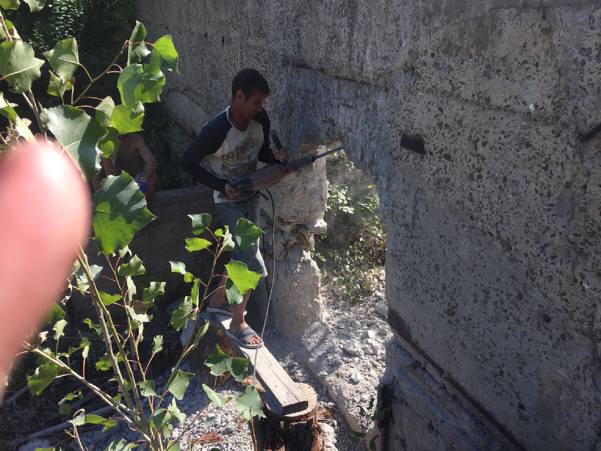 Пробиваем загрузочный люк.