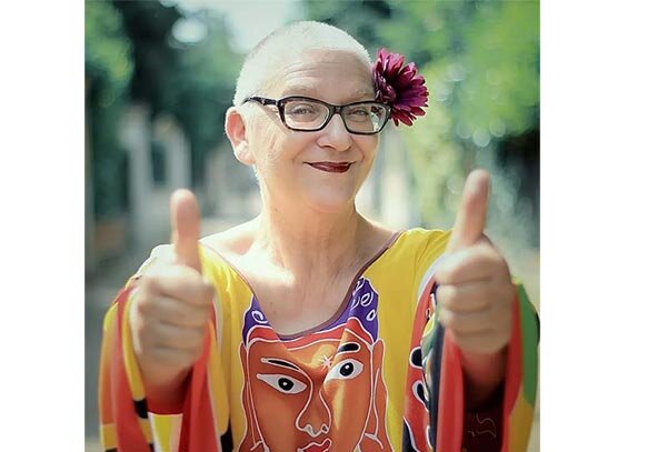 не очень легко узнать, но это она...