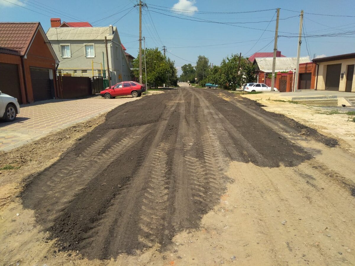 В текущем году активно ведутся работы по ремонту проблемных участков на 21 внутригородских дорогах