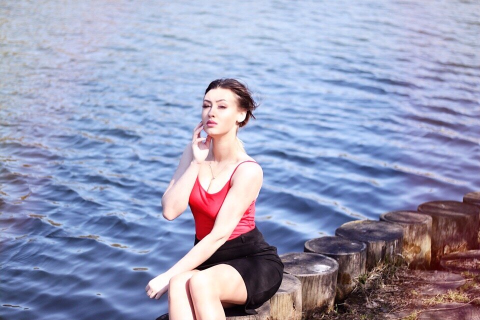 На фото я! Сижу думаю о переезде назад домой!