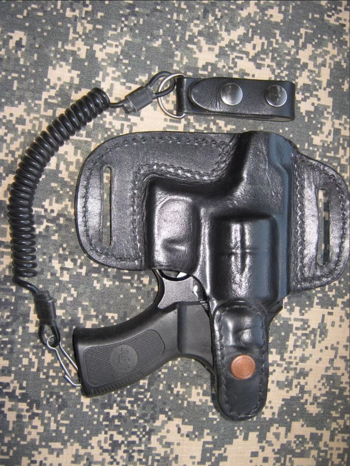 Ратник в родной кобуре