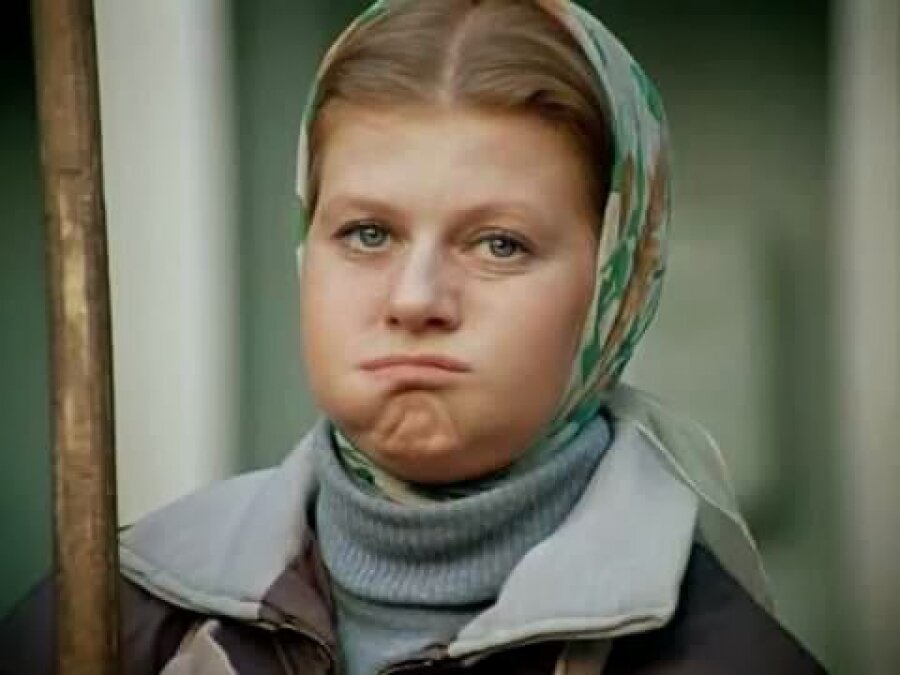 Я вся в долгах, а собственники на Сардинии да на Капри кредиты проживают. На фото актриса Ирина Муравьева. Её героиню Москва не обласкала