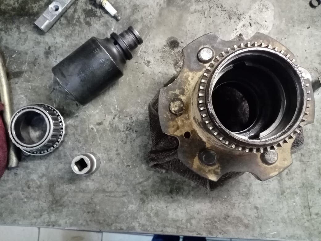 Старый подшипник ступицы Тойота ЛК80