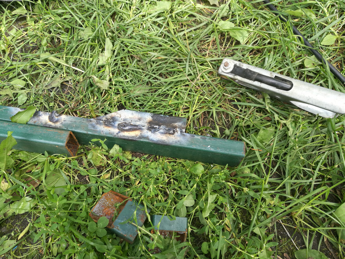 Первые швы ожидаемо вышли комом