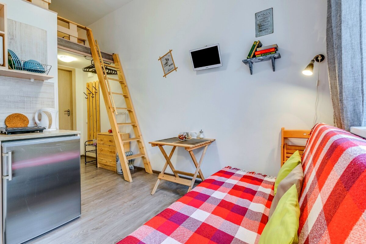 студия в питере. маленькая квартира. двухуровневые апарт отель санкт-петербург. петербургский интерьер квартиры-студии. двухуровневые студии в санкт-петербурге.