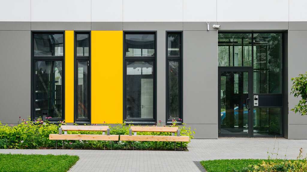 Видеонаблюдение при входе в подъезд. Жилой квартал Green park