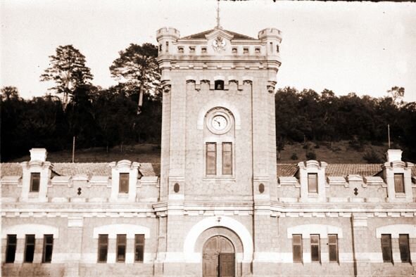 Здание головного винзавода в Массандре.