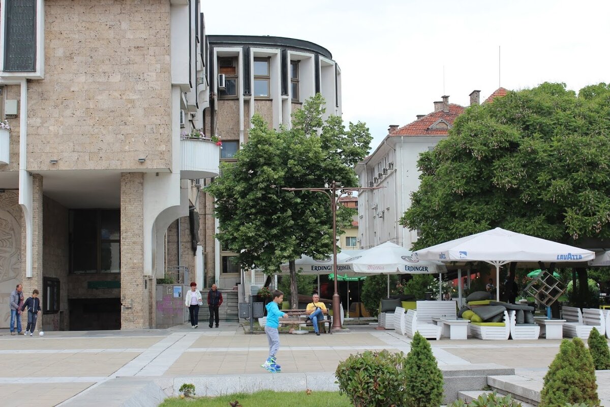 Площадь "Македония" в центре Благоевграда. Фото из личного архива автора