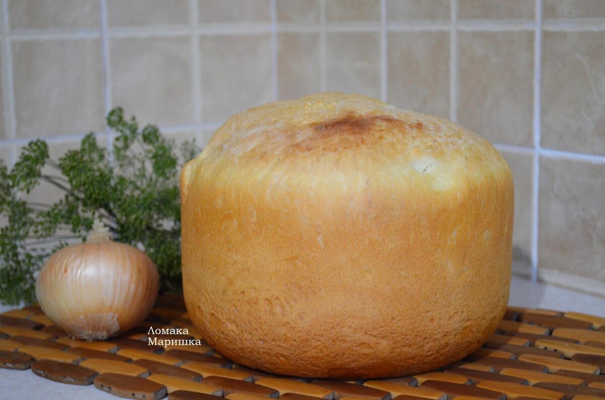 Хлебушек на йогурте. Йогурт 150 мл(домашний-не сладкий),вода 300 мл(теплая),соль 1 ч.л.,1 крупное яйцо,сахар 1 ч.л.,дрожжи сухие 2 ч.л.,растительное масло 3 ст.л.,мука до мягкого теста, обмять тесто с маслом.. Дать подойти. Я замешивала в хп. Переложила в чашу мультиварки(пятилитровая), тесто подошло, обмяла,дала снова подойти. Отправила в духовку, и до готовности. До золотинки. Вес 1кг 350 гр.