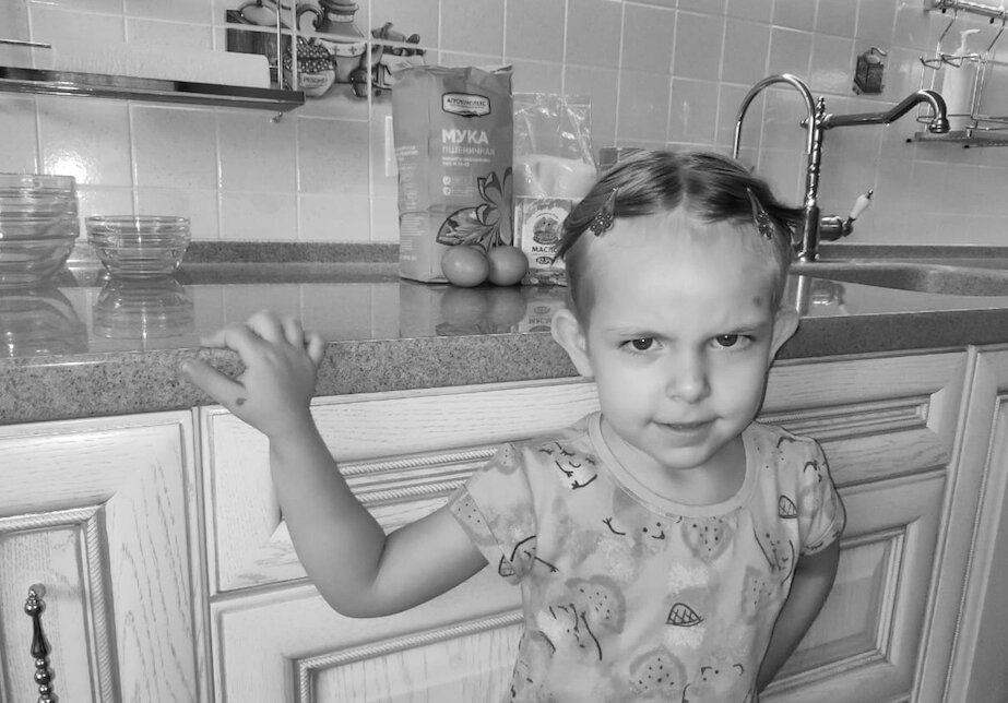 Ребенок узнал, что ему предстоит месить тесто. Здоровая реакция человека, которого оторвали от просмотра мультфильмов! 