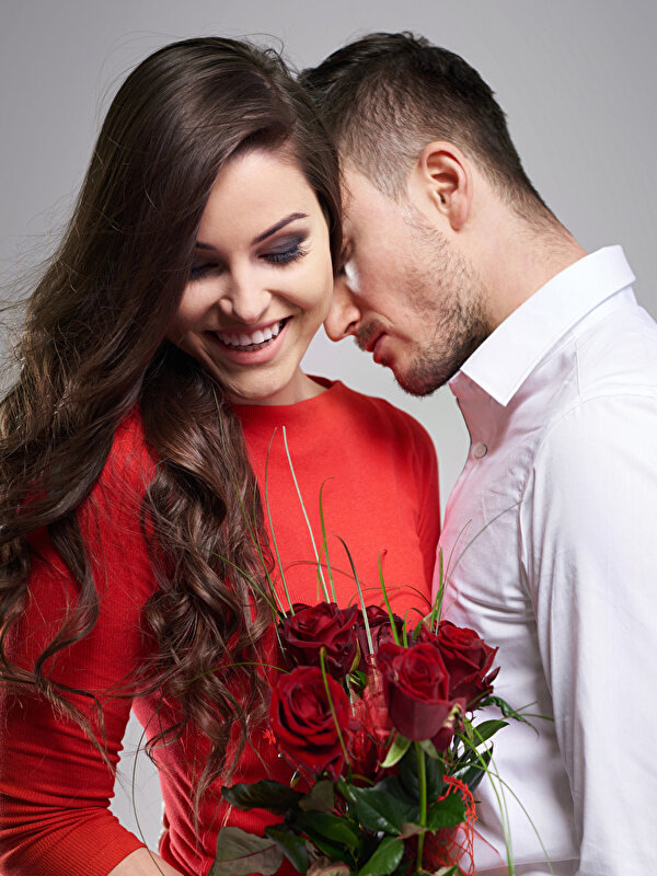 https://s1.1zoom.me/b4925/851/Love_Men_Roses_Couples_in_love_Colored_background_512582_600x800.jpg