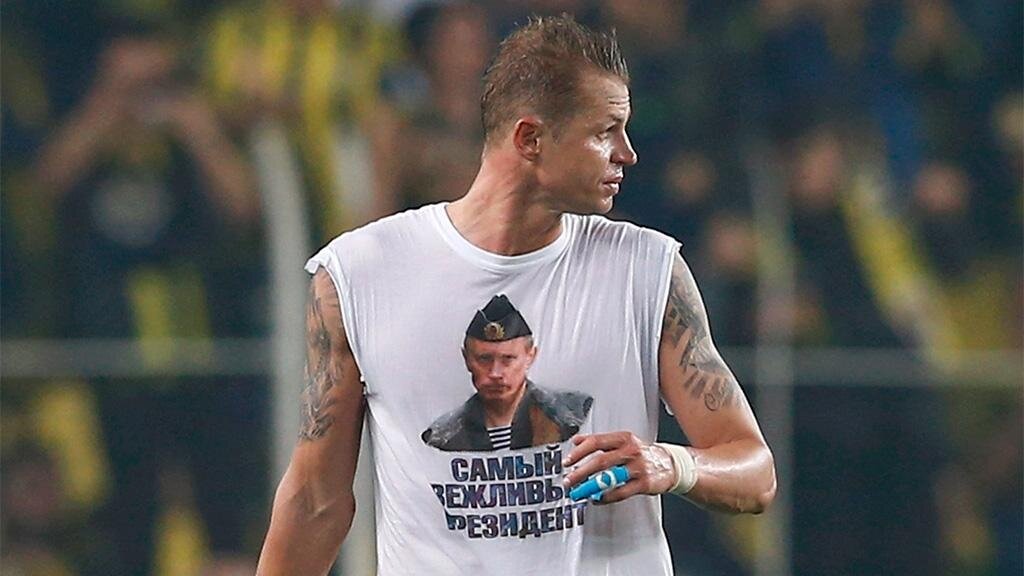 Дмитрий Тарасов в майке с Владимиром Путиным