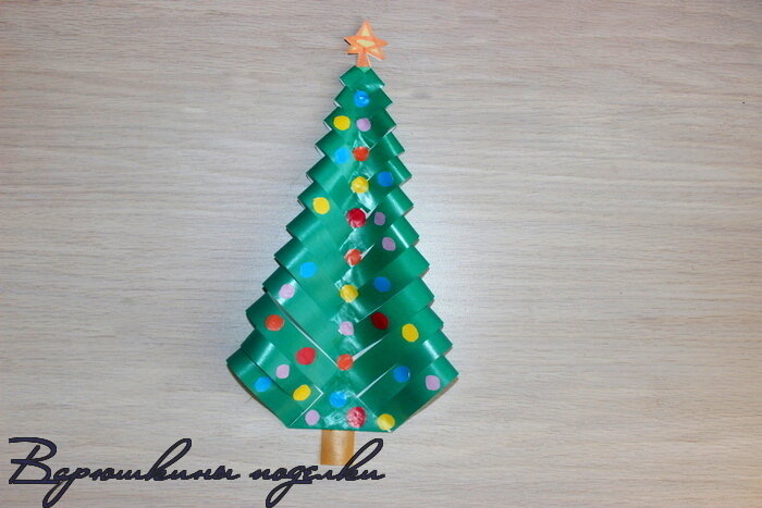 Объемная елка из бумаги – прекрасное новогоднее украшение любого интерьера своими руками