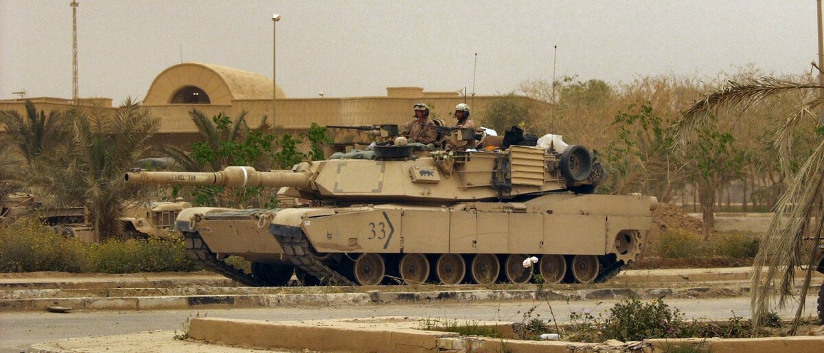 Видео поражения абрамса. М1а1 Abrams "Iraq 2003". Танк Абрамс в Ираке. M1 Abrams в Ираке. Танк m1 Abrams в Ираке.