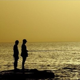 Возможно, отказаться от посещения тех мест, где случаются приступы паники, но если это невозможно, например, в самолете, то нужно сосредоточиться на своем дыхании. На вдохе считать до трех, на выдохе до шести. И продолжать следить за своим дыханием.