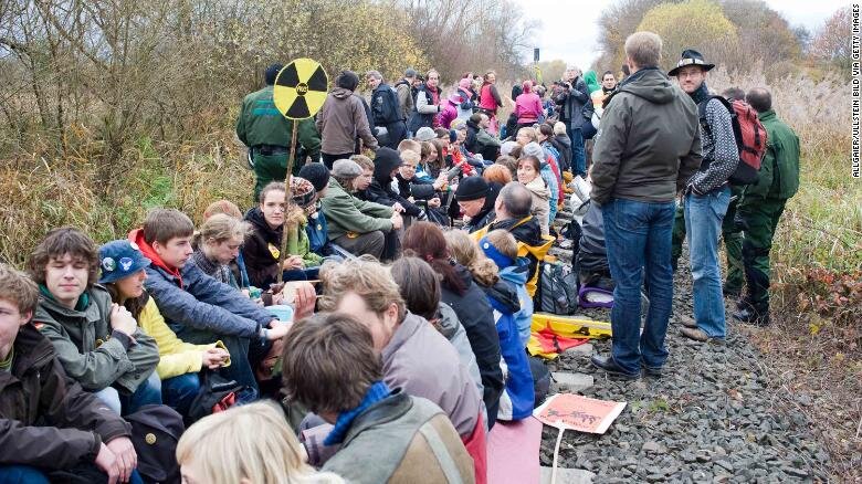 В 2010 году протестующие перекрыли железнодорожные пути у Горлебена.