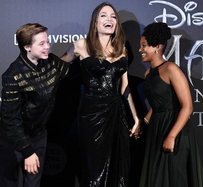 Шайло (Джон) на фото слева. Фото взято из Инстаграмм Анджелины @angelinajolieofficial