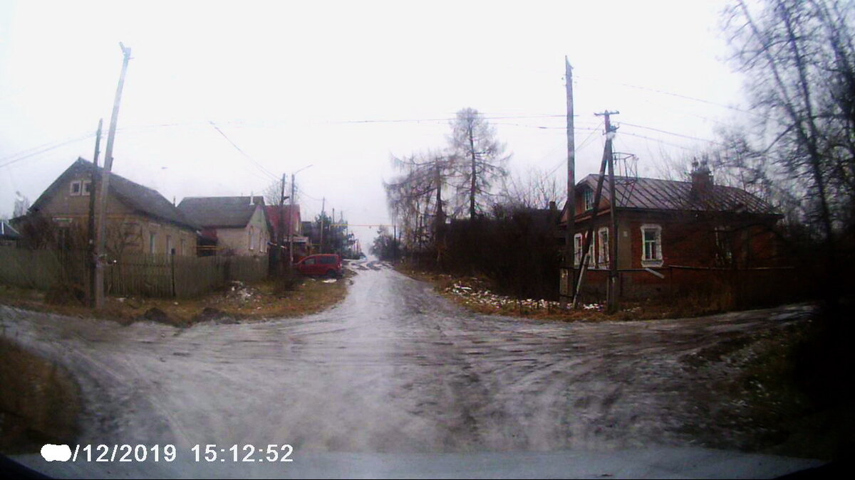 Все дороги во льду и ни намека на посыпку где то