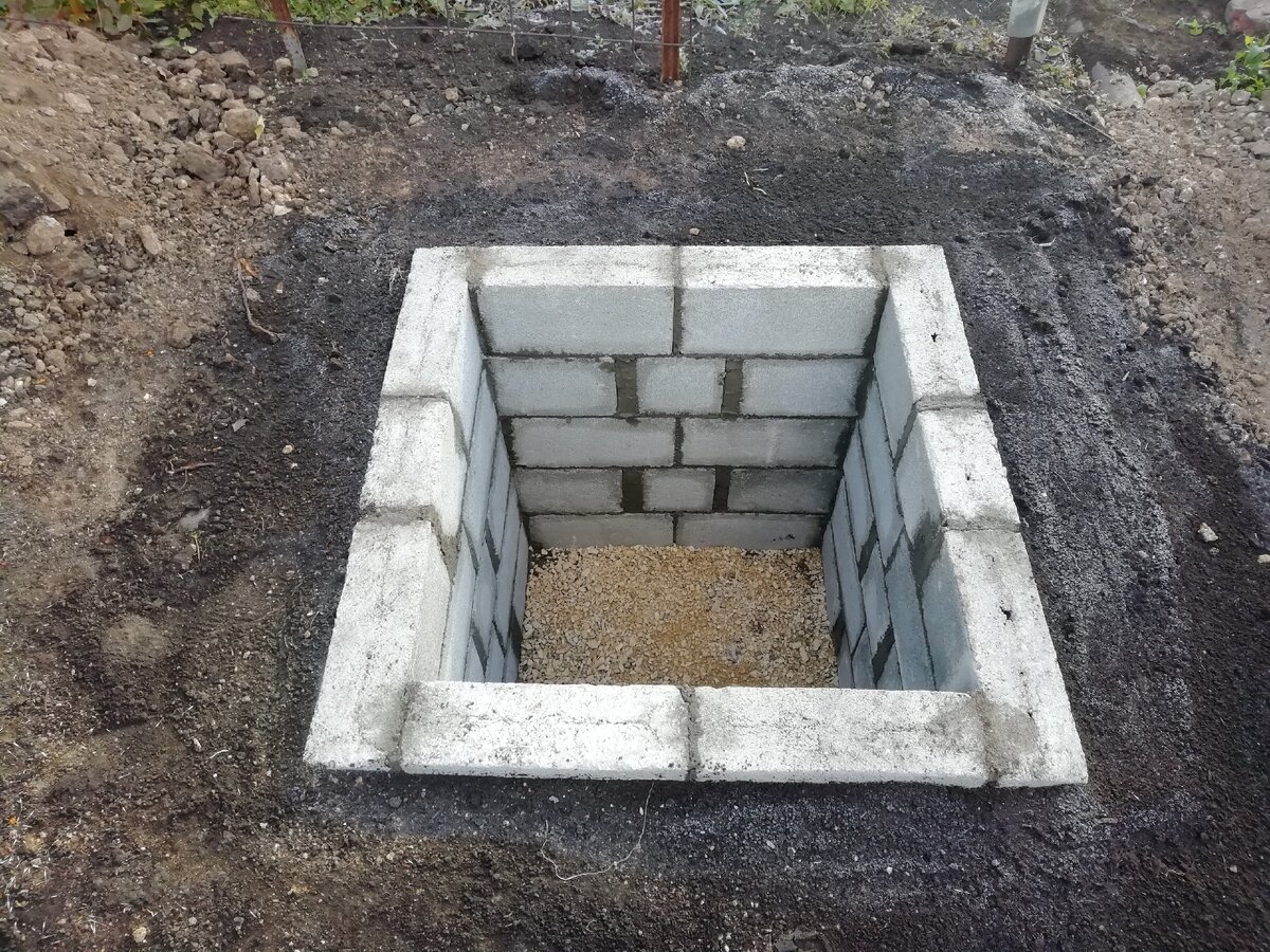 Иногда я еще ямы под них копаю.